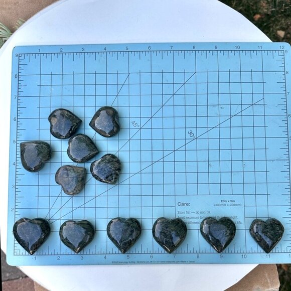 Jade Puffy Heart Green Polished Solid Natural Stone Size Medium 1.25 - 1.5" Wide - Picture 3 of 9